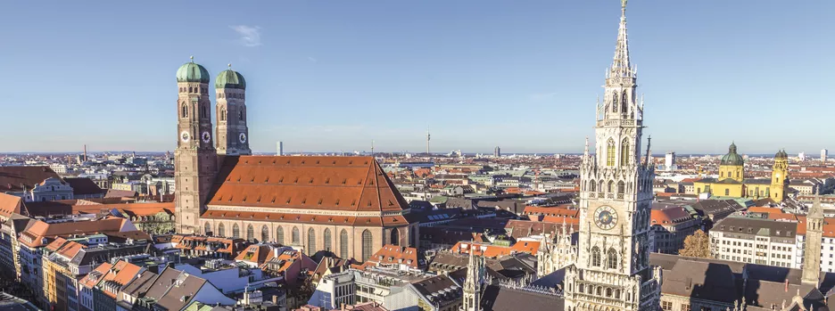 Blick auf Marienplatz und Frauenkirche in München
